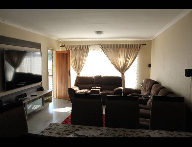3 BEDROOM SECTIONAL TITLE FOR SALE IN NEW REDRUTH